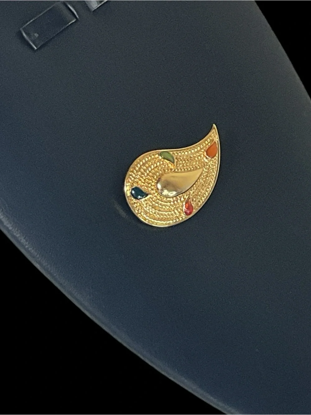 Vintage Gold Tone Paisley Brooch Abstract Teardrop Confetti Cabochon Accent Pin